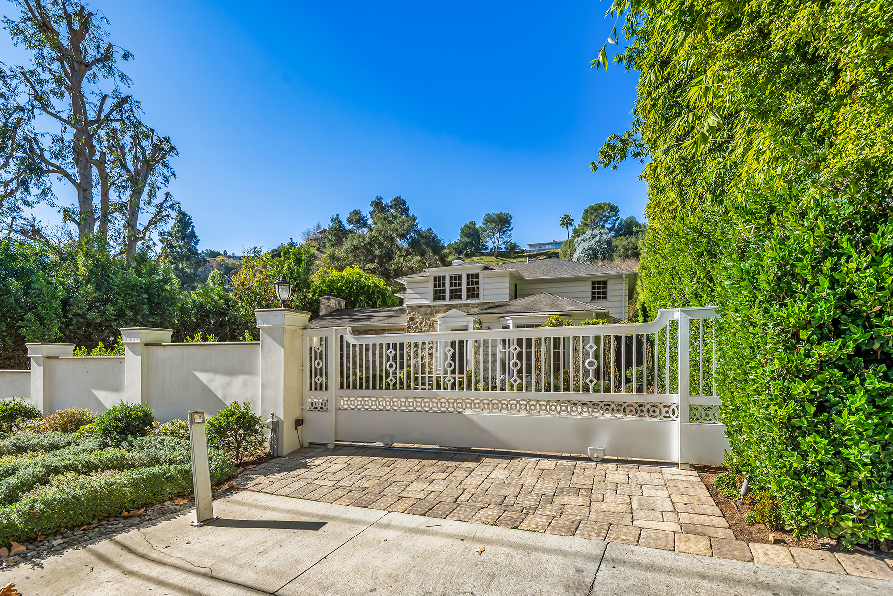 1721 Coldwater Canyon Drive